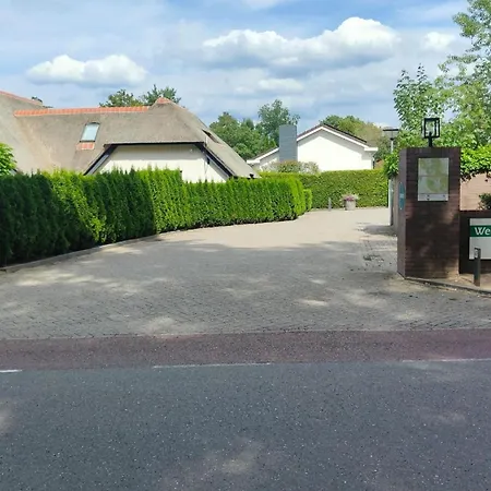 בקתה Modern Chalet In With Private Garden חרדרן