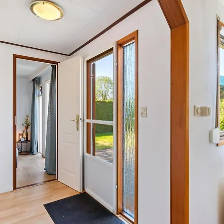Modern Chalet In With Private Garden בקתה