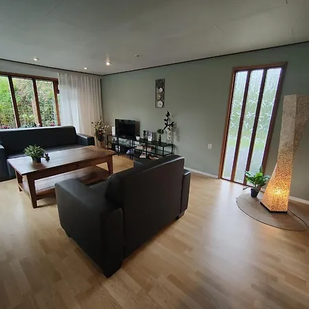 בקתה Modern Chalet In With Private Garden חרדרן
