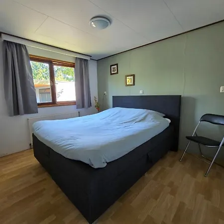 בקתה Modern Chalet In With Private Garden חרדרן