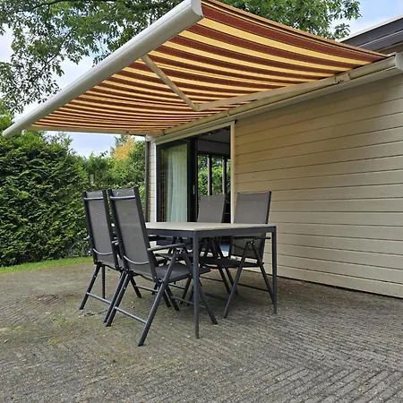 Modern Chalet In With Private Garden בקתה חרדרן